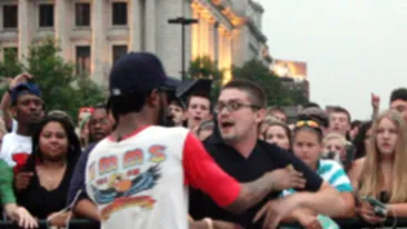 S-a umflat tarata in ei! Mai multi tineri s-au batut la un festival rock! 11 persoane au fost ranite