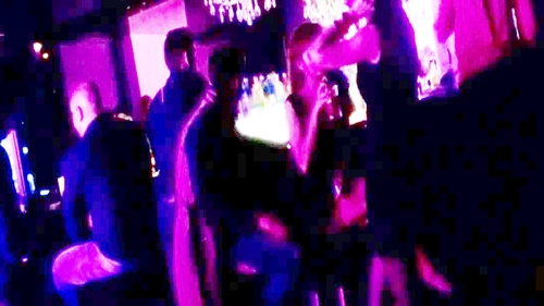 Dorian Popa si-a dus iubita la striptease masculin, dar a tinut-o departe de scena. Elzy a ratat "tripozii"!