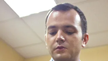 JURATII X FACTOR nu se despart deloc de telefoane!