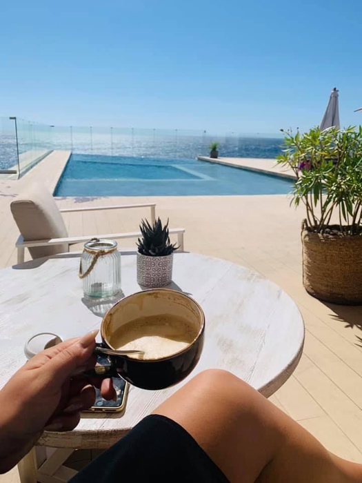 O cafea pe terasa resortului de 5 stele (Foto: arhiva personală)