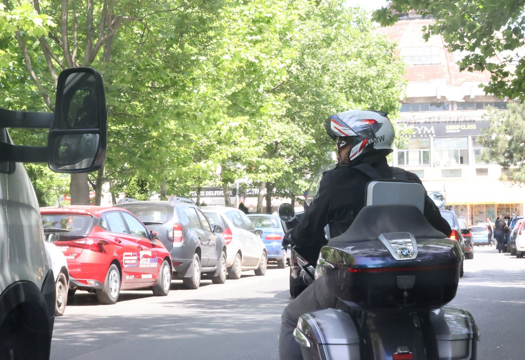 Cabral îi transmite cuvinte grele "dușmanului" din trafic (Foto: CANCAN.RO)