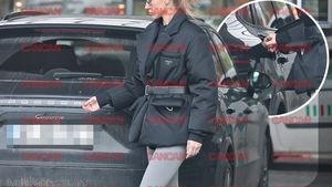 Nu e o scenă din Fast and Furious! Gabriela Oțil se descurcă singură cu Porsche-ul Cayenne