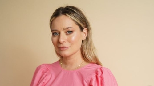 Laura Cosoi, făcută să plângă de soţul ei, la doar câteva zile după ce a născut a treia oară! Gestul lui Cosmin a lăsat-o fără cuvinte