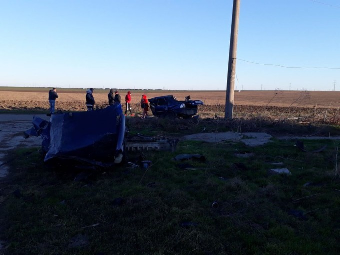 Accident grav în Mangalia! Un băiat de 16 ani a murit după ce a intrat cu maşina în stâlp.
