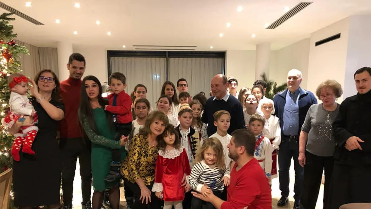 Politicienii au blocat Facebook-ul! Ce mesaje au trimis de Crăciun