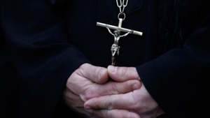 Anchetă la şcoala din Botoşani unde preotul este acuzat că ar fi lovit un elev pentru că nu a făcut semnul crucii