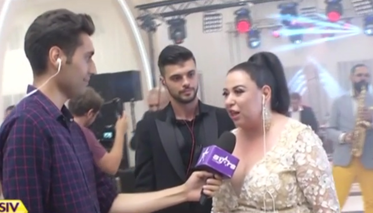 Oana Roman a îmbrăcat rochia de mireasă mult dorită la 4 ani de la nuntă: “Nicio relație nu e perfectă”. Prezentatoarea s-a asortat cu fiica ei