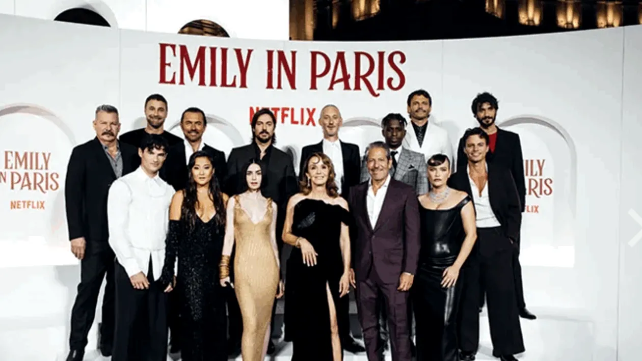 Despărțire-ȘOC! Actrița din Emily in Paris i-a spus ADIO iubitului, după doi ani de relație