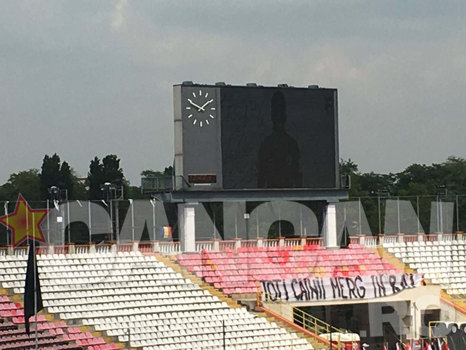 Suporterii îşi plâng jucătorul