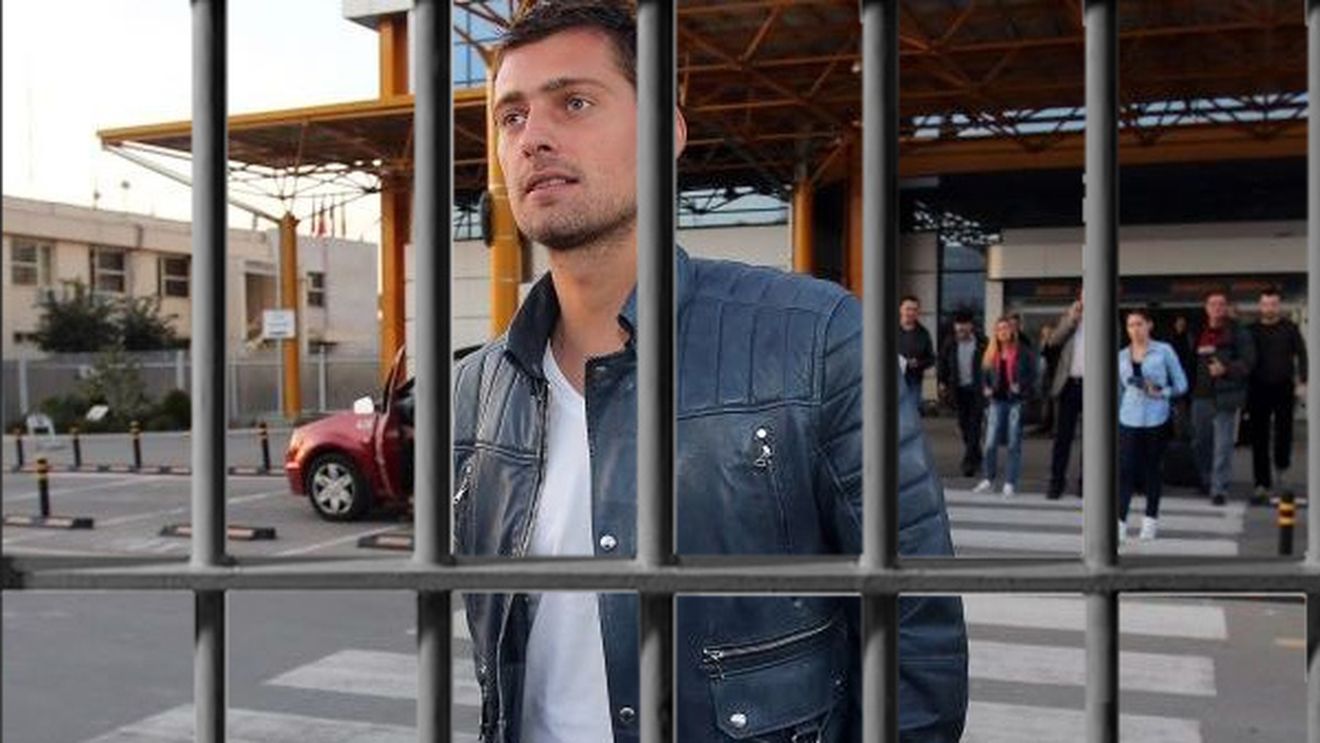 ULTIMA ORĂ: poliţiştii i-au deschis dosar penal fundaşului STELEI pentru distrugere. E recidivist! TAMAŞ = 8 luni de închisoare CU EXECUTARE!