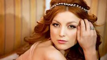 Transparenta si fara lenjerie intima! Rochia care a lasat putin de imaginat fanilor! Cum s-a fotografiat Elena Gheorghe