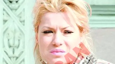 Simona Sensual nu-si mai poate ascunde grimasele de durere