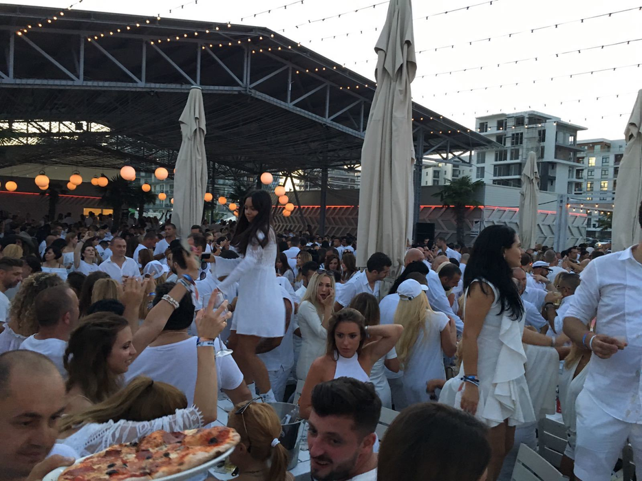 Petrcere spectaculoasă la Loft Mamaia! Atmosfera este incendiară. Imagini LIVE
