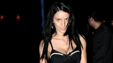 Amintiri din copilarie: Adelina facea multe boacane si lua bataie.  S-a suit la volan si a facut accident cu masina parintilor, la 15 ani!