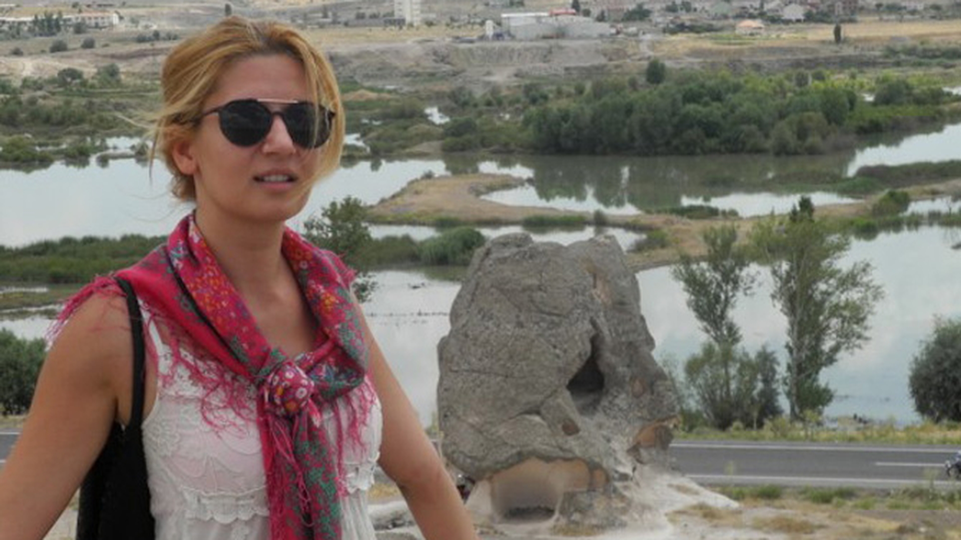 Amalia Enache, de la pupitrul stirilor direct in grota: "Am fost in locul unde lumea s-a nascut si am dormit in pestera, ca ursuletii”