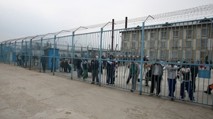 Panică la Penitenciarul Poarta Albă. Un supraveghetor, atacat de deţinuţi