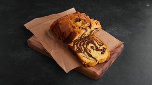 Cozonacul a ajuns atât de scump, încât românii își cumpără la felie. Ce preț are acum, în decembrie 2025