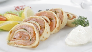 Rulade de somon cu nucsoara