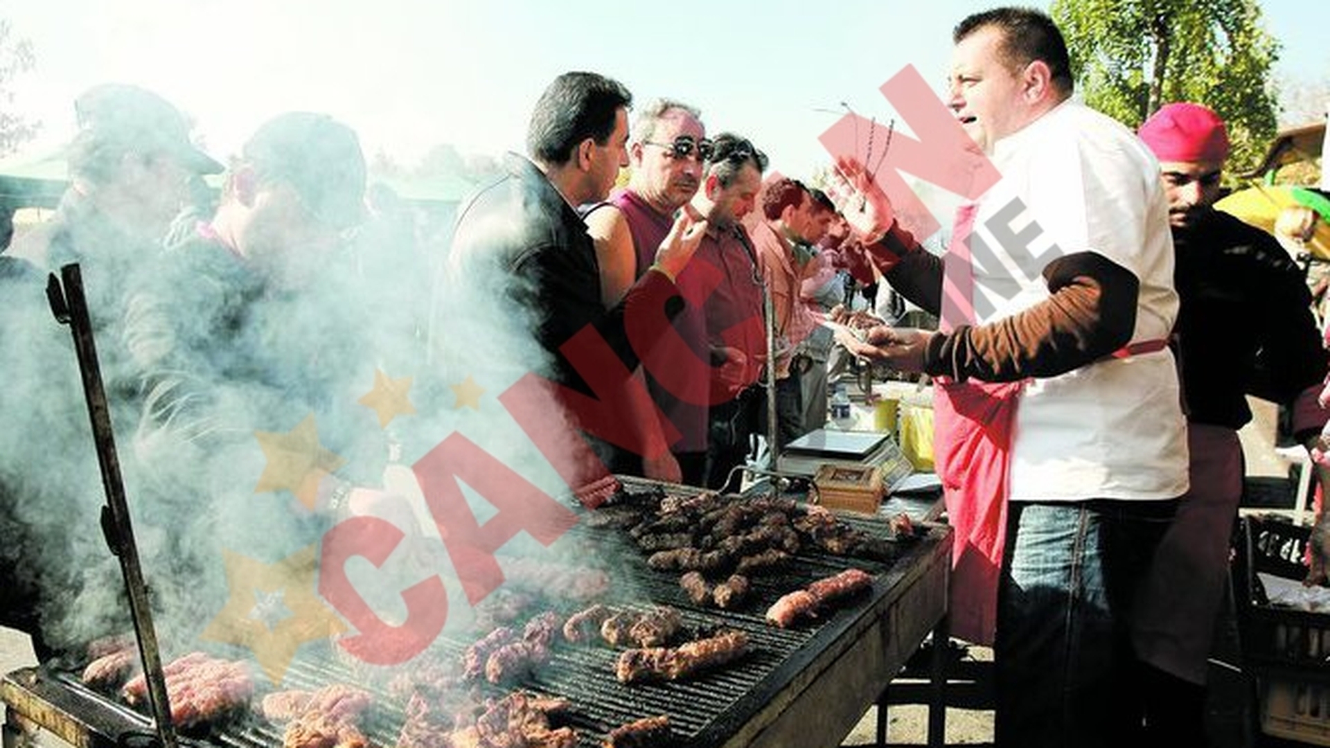 Unii cu distractia... ...altii cu munca