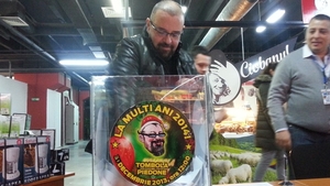 Piedone a facut pe Mos Craciun pentru zeci de bucuresteni!