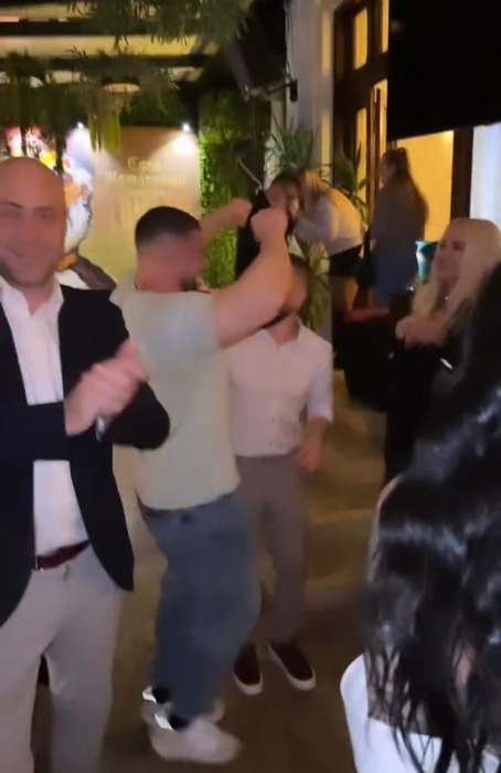 Cel mai bizar “costum” de mire! De necrezut cum s-a îmbrăcat Dragoș Paiu la nunta cu Roxana Vancea