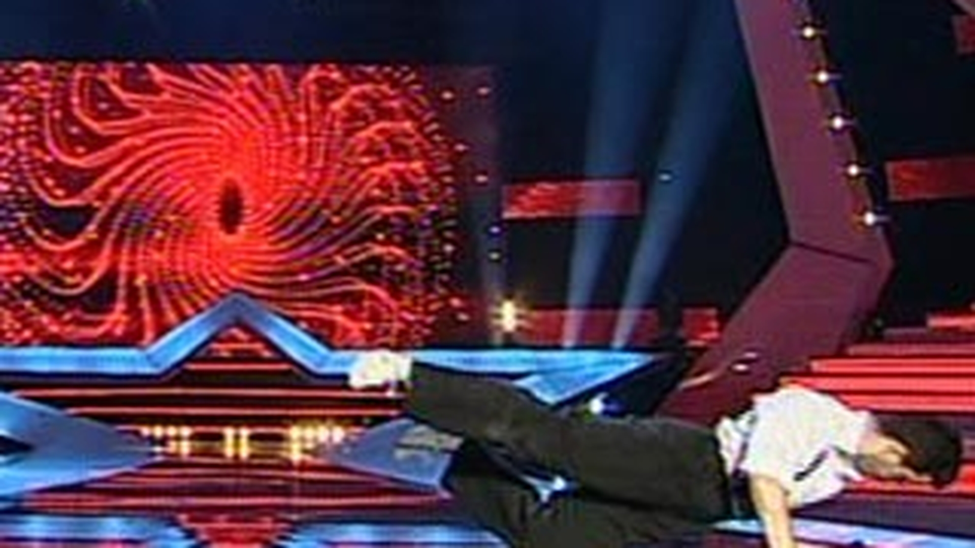 VIDEO Tipul asta danseaza de parca nu are coloana vertebrala! Mihai Petre: "Te vreau in finala"