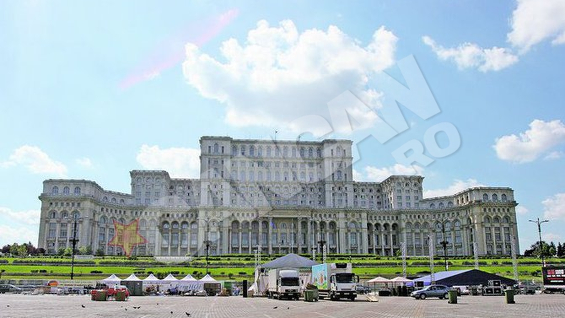Autobuze ca in Londra pentru turistii din Bucuresti