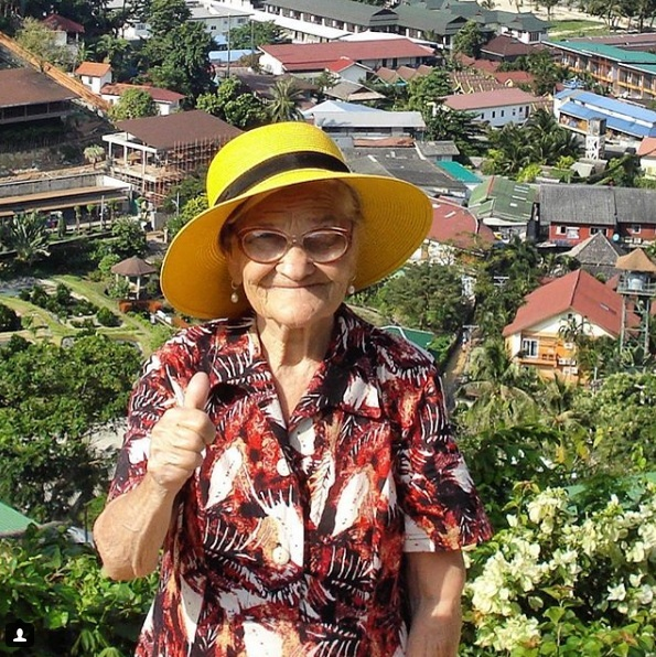 Bunicuţa de 89 de ani care şi-a propus să vadă toată lumea! A devenit vedetă pe Instagram