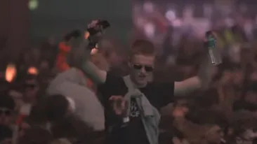 Mega-petrecere fără măști! Mii de tineri s-au înghesuit pe ringul de dans! Imaginile testului experimental, care au făcut înconjurul lumii