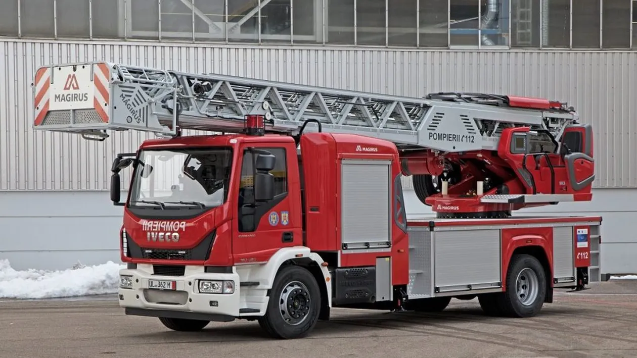 Intervenție a pompierilor pentru salvarea a 2 bărbați dintr-o fântână de 12 metri adâncime