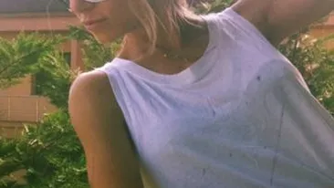 E o blondă sexy, dar cu ochelari si şapcă s-a transformat in băietel! Fanii au reactionat: Esti naspetă