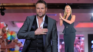 VICA BLOCHINA, sărut pasional cu CĂTĂLIN BOTEZATU de ziua designerului!
