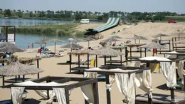Litoralul din vestul României. Plaja atrage mii de turiști în fiecare an