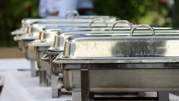 Împinge tava cu prețuri de fine-dining. Ce a cumpărat o româncă de 100 lei, intr-o autoservire din Eforie Nord