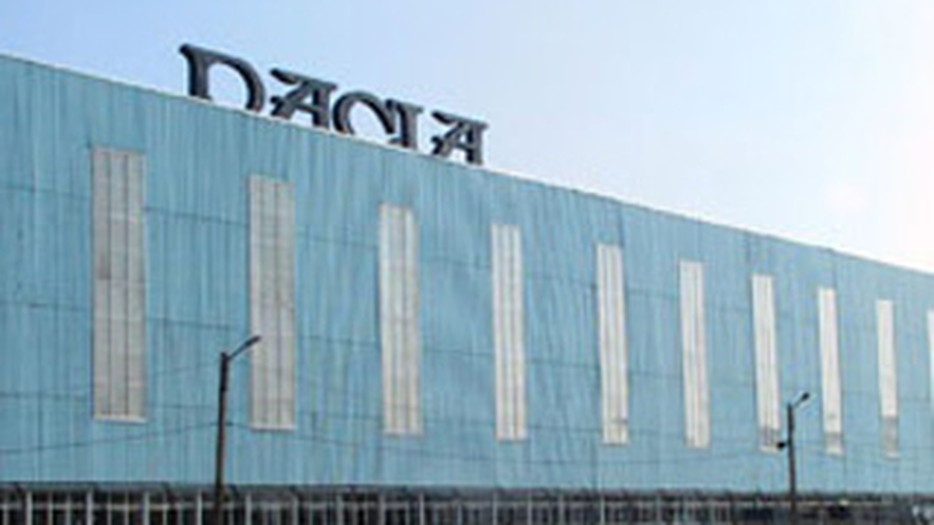 Un muncitor de la Automobile Dacia a murit dupa ce a fost izbit in piept de un utilaj