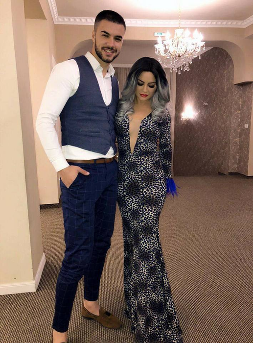 El este bărbatul care îi e alături lui Carmen de la Sălciua în plin divorț de Culiță Sterp. Anunțul făcut în urmă cu puțin timp artistă: “Vă fac cunoștință cu…”