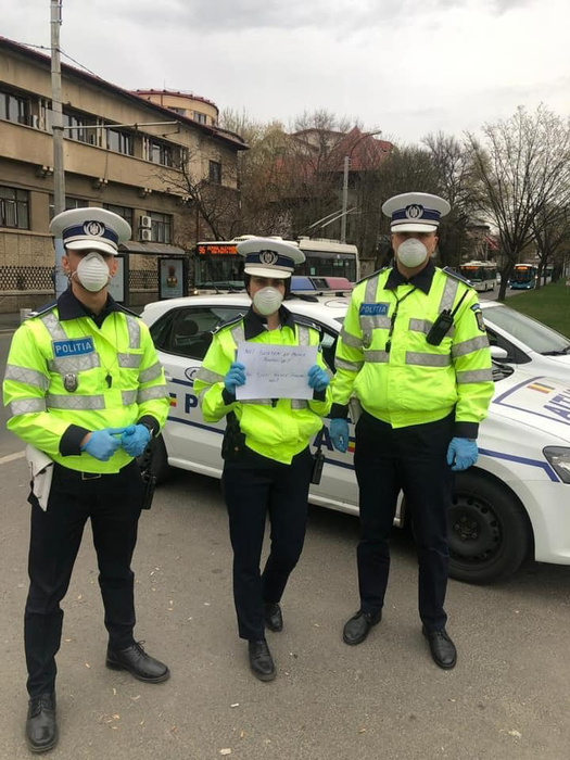 FOTO. Apel emoționant făcut de medicii și polițiștii din România, în plină epidemie de coronavirus: „Stai acasă pentru noi”