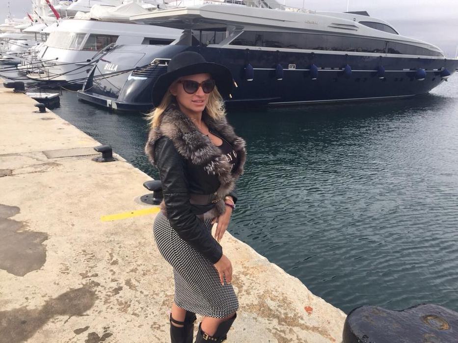 În trecut era o bombă-sexy, acum s-a cuminţit: „Merg în fiecare duminică la biserică!”