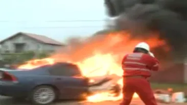Accident GRAV in Vaslui! O masina s-a lovit de un cap de pod si A LUAT FOC