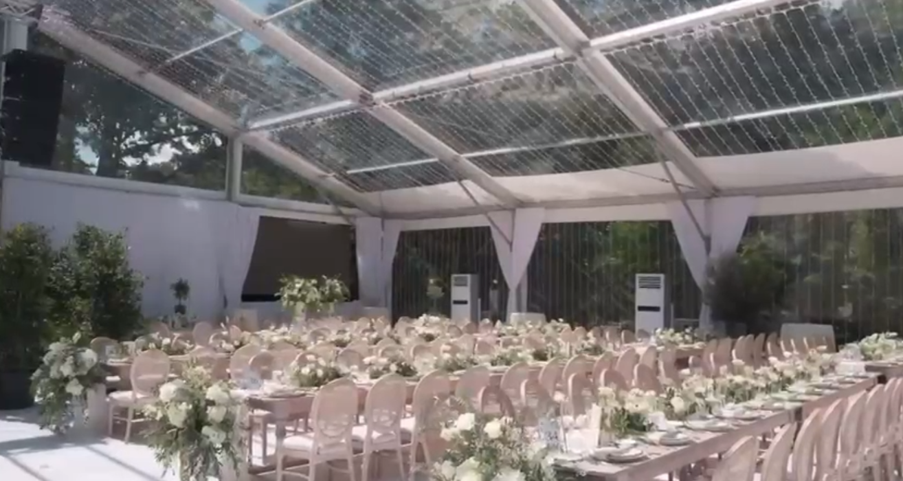 Cum a fost amenajat localul pentru nunta fiicei lui Gheorghe Hagi. Luxul este la el acasă! Kira Hagi şi Thomas Ferfelis petrec într-un cadru de vis cu 500 de invitaţi
