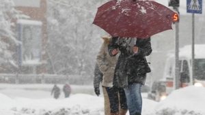 Zilele cu temperaturi pozitive s-au dus! Vremea se strica in toata tara si vin ninsorile! Vezi ce temperaturi vor fi azi si maine