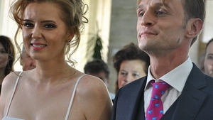 Roberta Anastase va purta o rochie de mireasa spectaculoasa cu puf de strut si margele cusute manual! Afla aici toate detaliile!