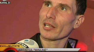 VIDEO Nicu de la Cazanesti canta la galeata si se crede mai talentat decat Banica Jr.: "Stefan, te nenorocesc, te fac de comanda"