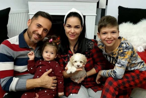 Deea, alături de Dinu Maxer și cei doi copii pe vremea când formau o familie
