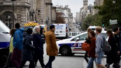 Atac sângeros în sediul central al poliţiei din Paris. Bilanțul morților și cine este autorul masacrului