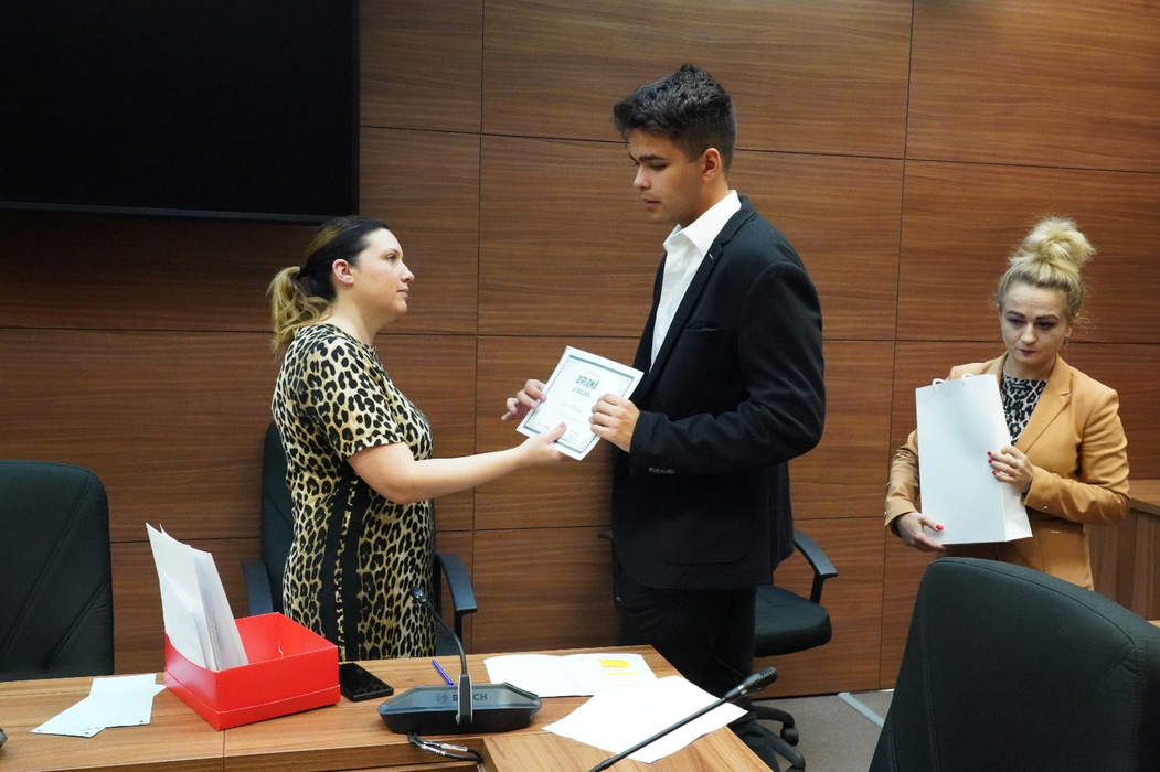 Comunicat de presă. Primarul Robert Negoiță a premiat elevii de top din Sectorul 3