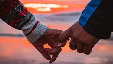 Un oraș din România are cele mai multe femei singure. Unde îți poți găsi jumătatea