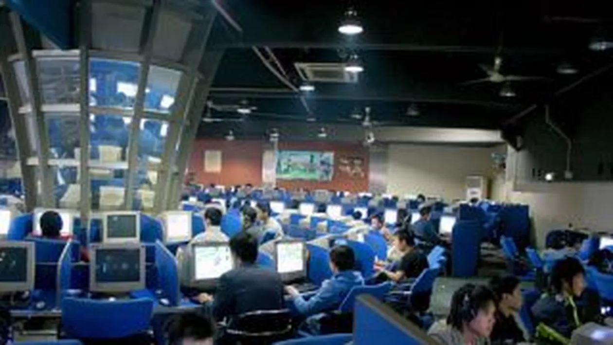 Partidul Comunist din China a interzis site-urile Twitter, Facebook si Youtube