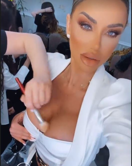 Bianca Drăgușanu, gafă vestimentară înainte să apară la Teo Show. A publicat din greșeală imagini în care unul dintre sâni “i-a evadat” din decolteul generos | FOTO