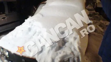 VIDEO Surprinzator! El e cersetorul care doarme intr-o Dacie parasita la -25 de grade, dar are in buzunar peste 3.000 de euro!